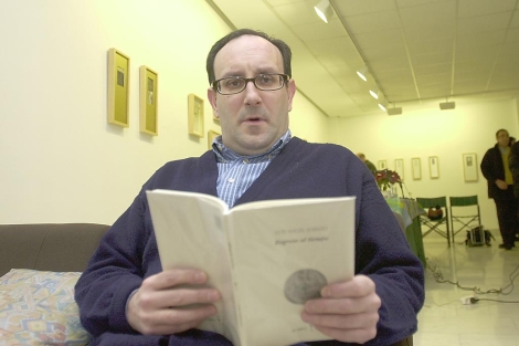 Presentación editorial de Miro en vosotros, sueño en azul