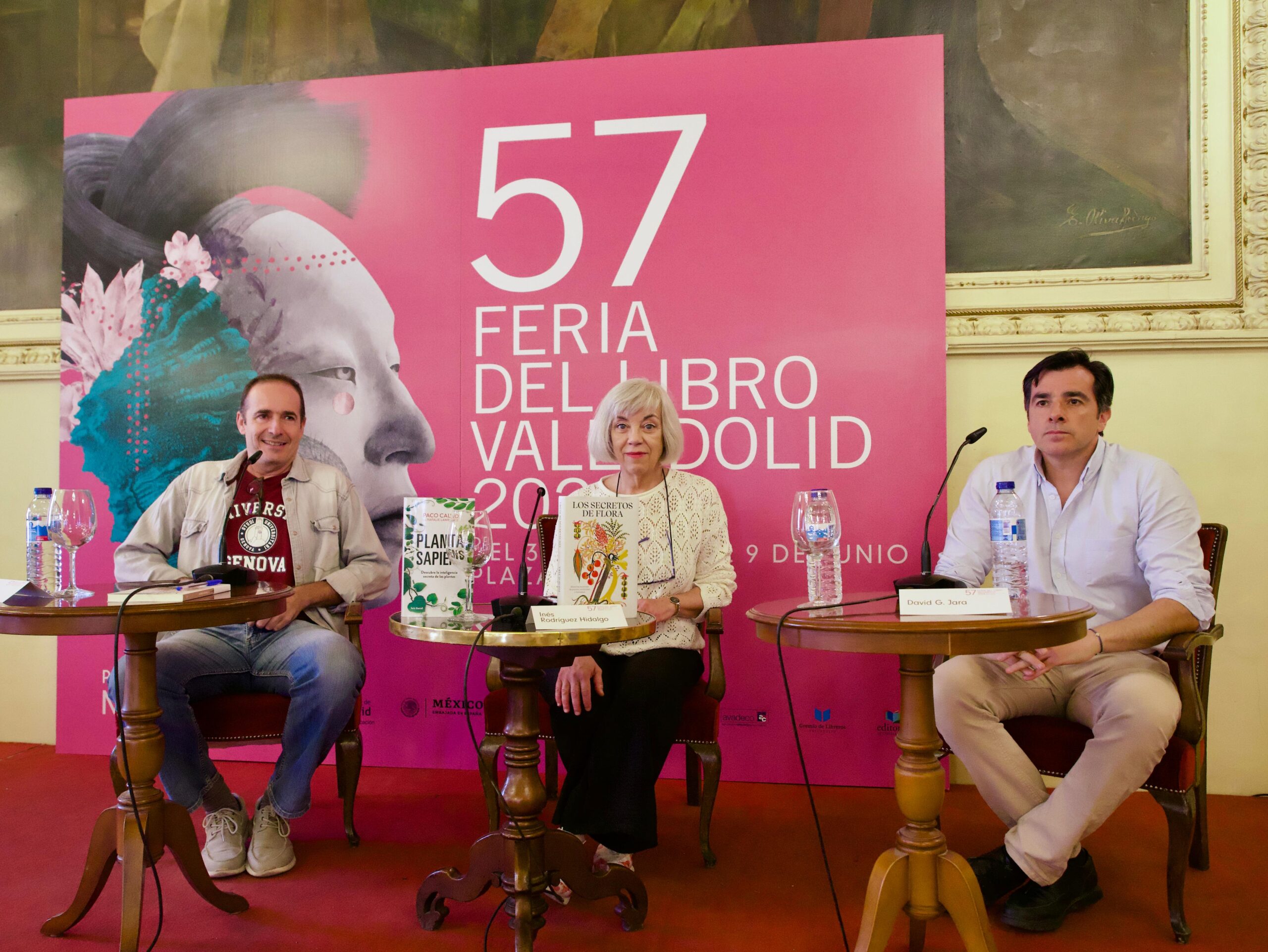 La mesa redonda de divulgación científica aborda en la importancia y evolución de las plantas