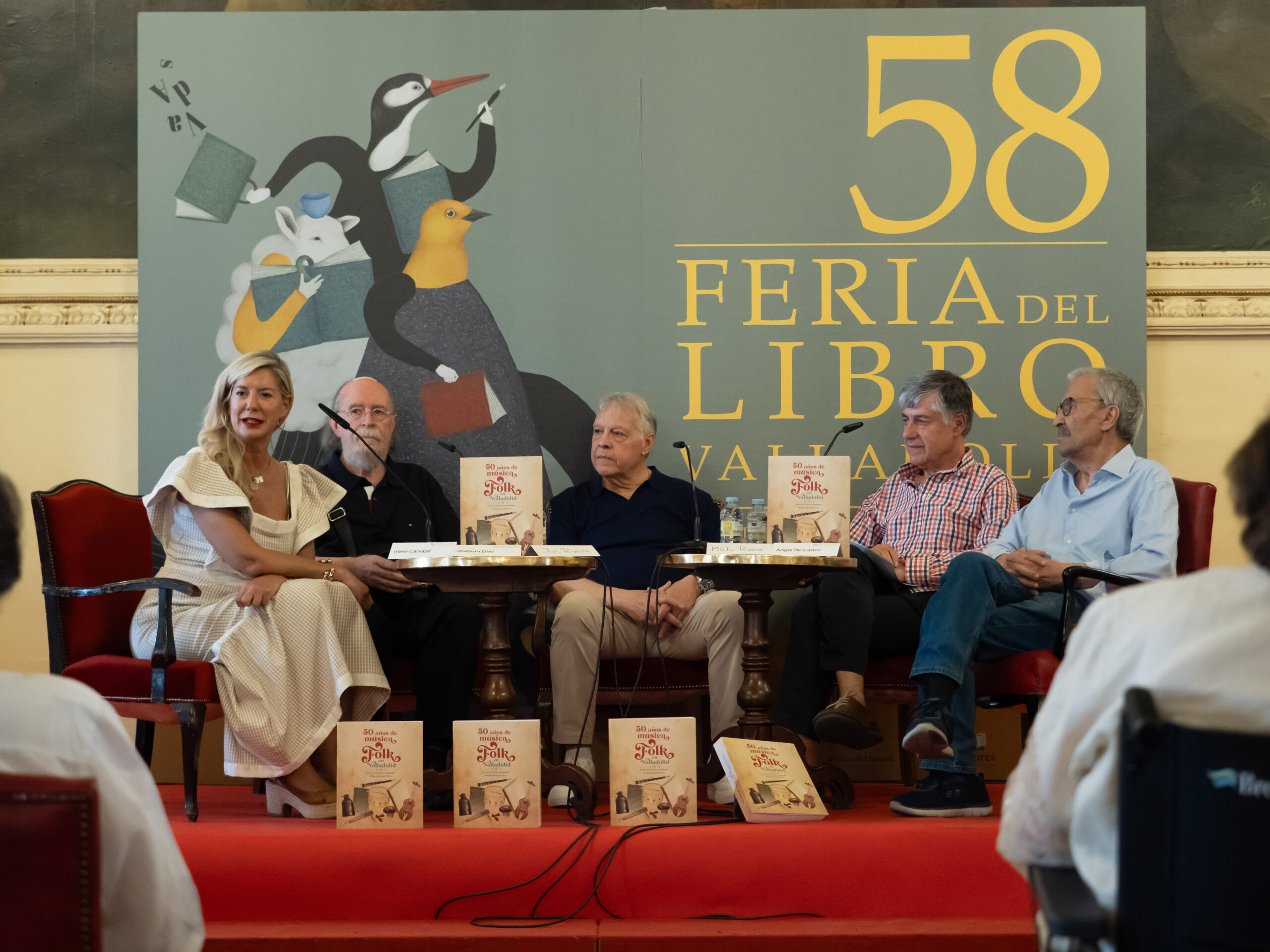 El folk vallisoletano celebra medio siglo de historia en un emotivo homenaje editorial en la Feria del Libro